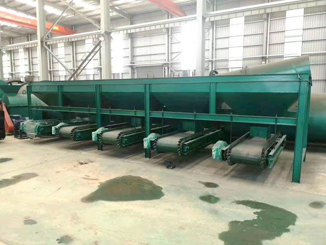 有機肥料生產(chǎn)設(shè)備都有那些?(圖3) 全自動配料機